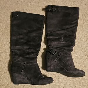 Chic Dark Gray Suede Heeled Boots